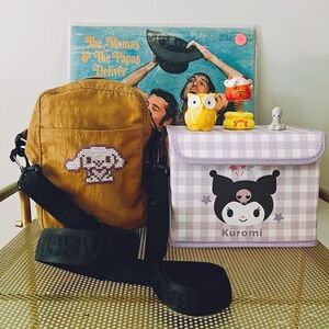 baggu sports crossbody in cocoa handstitched with cute kitty design 😇🌸